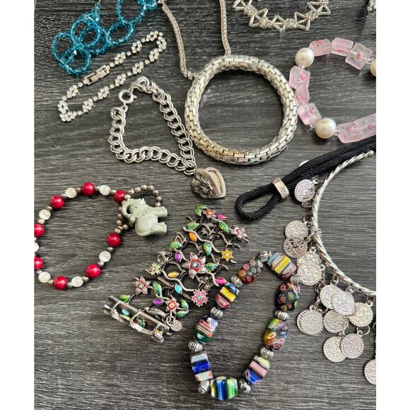 VTG Silver Tone Lot Of 27 Costume Bracelet Jewelry Beaded Cuffs Chain Stretch - Picture 9 of 13